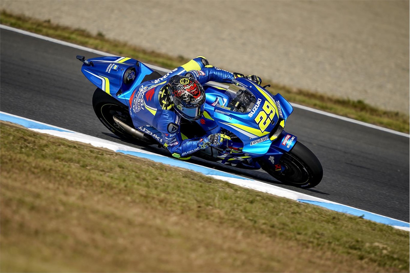 Andrea Iannone y su Suzuki dominan con autoridad el primer día del GP de Australia