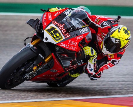 Álvaro Bautista sigue incontestable en Aragón logrando su mayor victoria en Superbikes