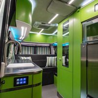 Advanced RV Baja, o cómo convertir la Mercedes-Benz Sprinter en una furgoneta camper a todo color