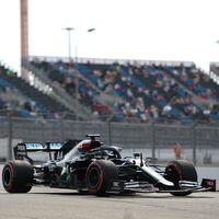 Lewis Hamilton se salva del accidente de Sebastian Vettel para hacer una nueva pole en Rusia