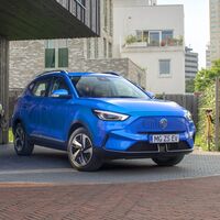 El MG ZS EV estrena facelift: una variante eléctrica cargada de equipo y más de 400 km de autonomía