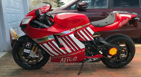 Esta Ducati Desmosedici RR vestida como una MotoGP y con 200 CV ha salido a subasta en Estados Unidos