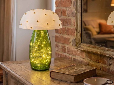 Cómo hacer una lámpara con una botella de vidrio y luces LED para decorar tu hogar y reciclar este material