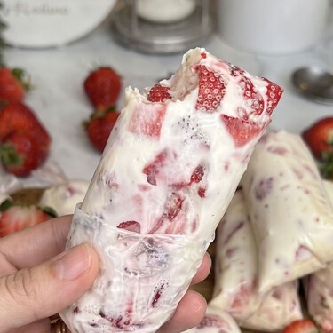 Cómo hacer bolis de fresas con crema: el postre más fácil de hacer y llevar a todos lados