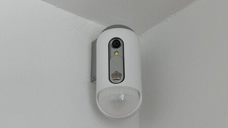 Cámara blanca de vigilancia wifi para interiores - essential indoor