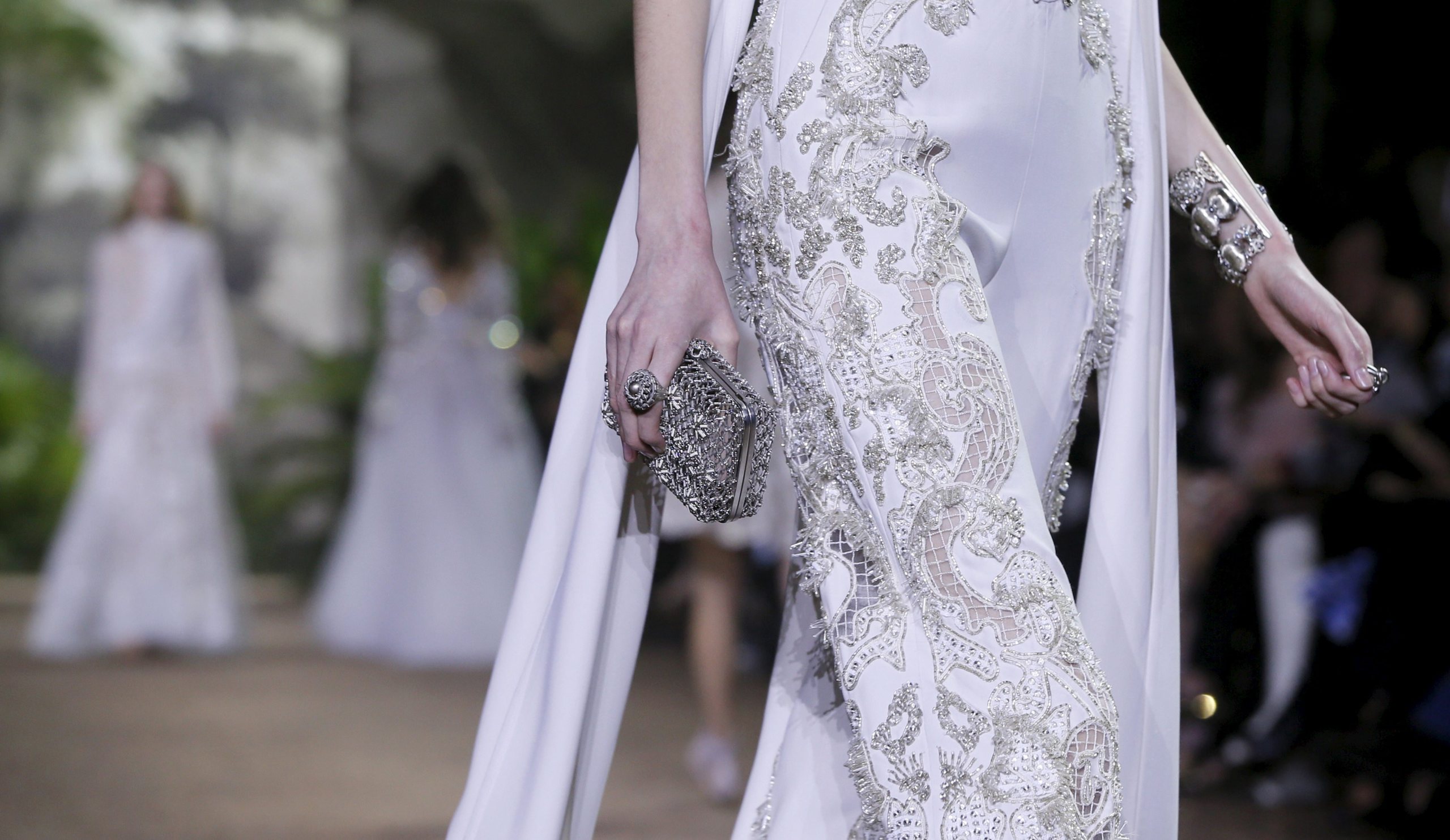 El cuento de hadas de Elie Saab en su desfile Primavera-Verano 2016 Alta Costura