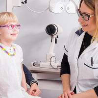 Alain Afflelou revisará gratuitamente la vista de los niños de cinco a siete años para prevenir la miopía tras el confinamiento