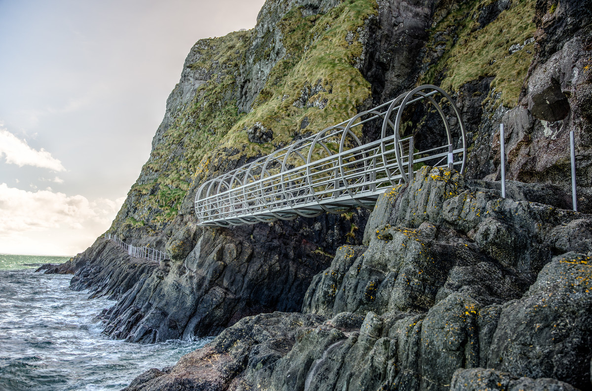 El sendero de los Gobbins, un paseo espectacular sobre la costa irlandesa