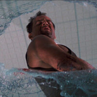 "¿Qué estás haciendo ahí, idiota?" Schwarzenegger quedó completamente decepcionado por el personaje de uno de sus amigos en Jungla de Cristal