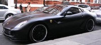 La montura de Batman: Ferrari 599 GTB por Hamann en negro mate