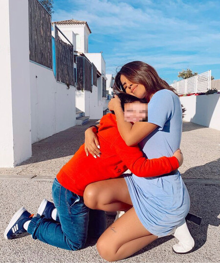 Isa Pantoja muestra el extraño ritual que practica su hijo antes de acostarse (y da mucho miedete)