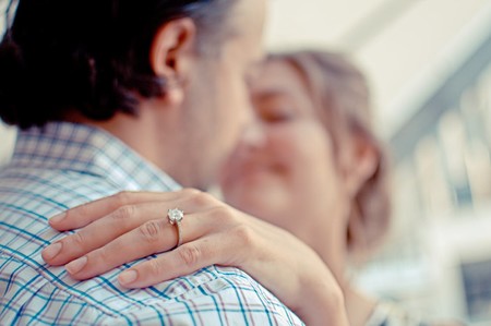 ¿Cómo elegir un anillo de compromiso para San Valentín? Te damos los mejores tips para sorprenderla