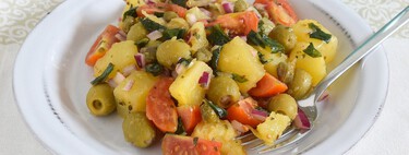 Italia da una lección a España: la ensalada de patata más rica, fácil y refrescante no lleva atún ni huevo 