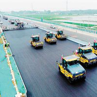 ¿Adiós a los obreros? China ya está construyendo carreteras con vehículos robots autónomos porque lo hacen mejor, más rápido y más barato