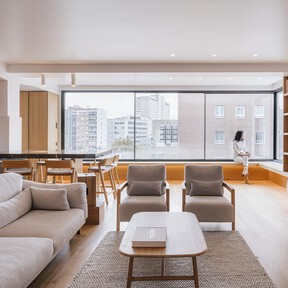 Este dúplex de Madrid se reformó para adaptarse a las nuevas necesidades de un padre y su hijo: este fue el espectacular resultado