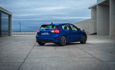 El Ford Focus 2018 llegará escalonadamente a los concesionarios españoles, partiendo de los 19.585 euros