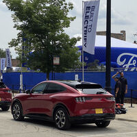 Ford quería convertir sus coches eléctricos en un reclamo elitista. La dura realidad le está haciendo replantearse su estrategia porque está perdiendo miles de millones