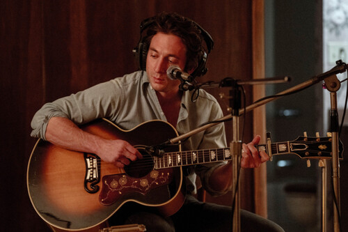 'Springsteen: Deliver me from Nowhere' no es el biopic al que Hollywood nos ha acostumbrado, pero cae en los tópicos de cualquier cebo para los Óscar