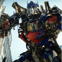 Robert Pattinson, 40 años, sobre 'Transformers' de Michael Bay: "La película definitiva de los 2000" 
