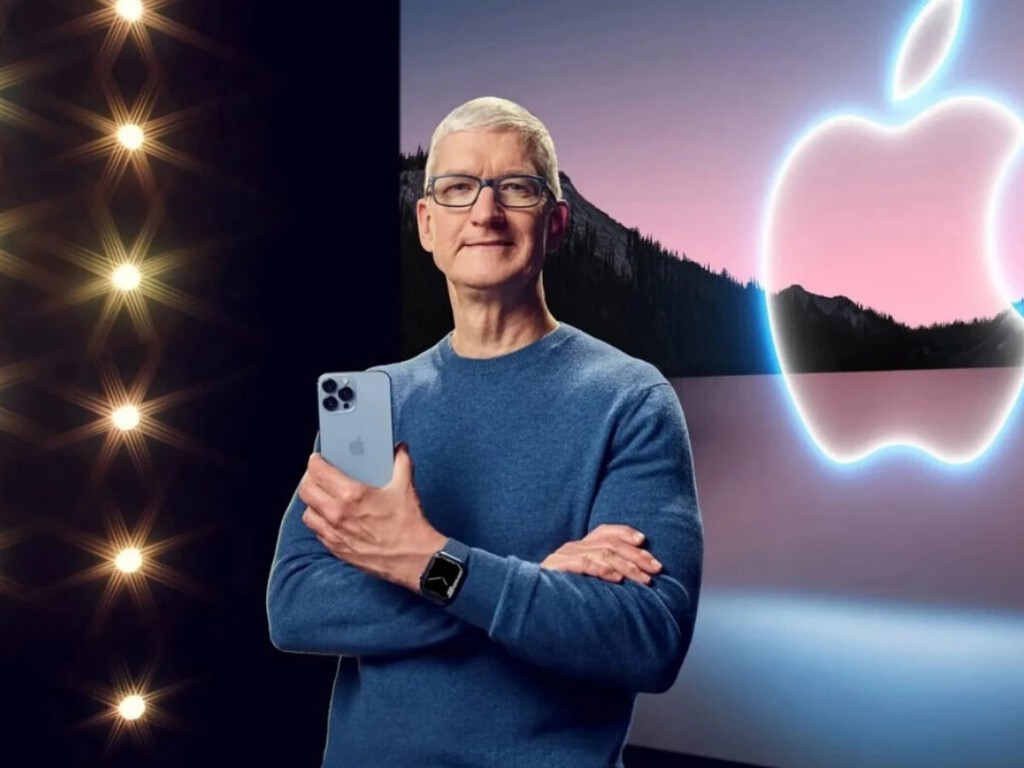 Colgantes al cuello, cámaras en las orejas y gafas sin pantalla. La historia que conecta todos esos rumores raros de Apple empieza con Tim Cook en 2013