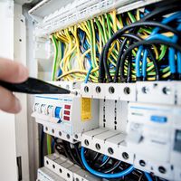 Por qué una tarifa de la luz de precio fijo sin permanencia es la mejor que podemos contratar en 2022