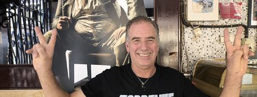 Benito Serrano, dueño del bar de 'Torrente Presidente': "Santiago Segura es un hombre muy agradable, pero muy serio. No es un personaje de Torrente" 