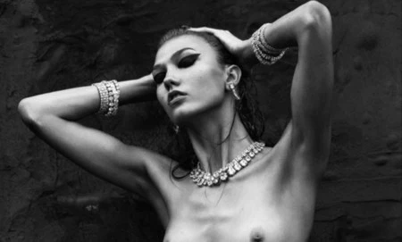 Lo sentimos Greg Kadel, pero Numéro hizo bien retocando a Karlie Kloss