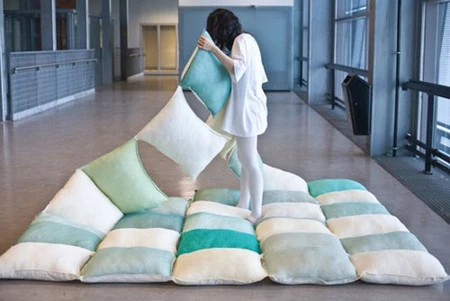 Pilow Blanket de Joon & Jung, una manta hecha de cojines