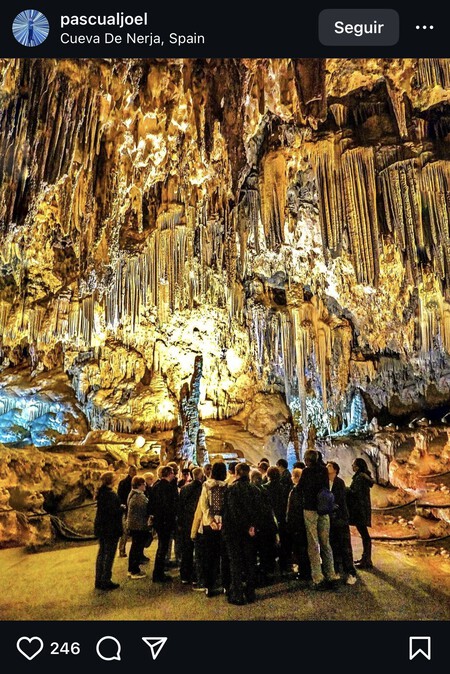 Pueblo Pesquero Masificado Turistas Espana