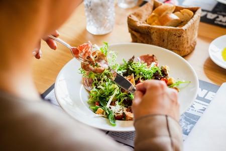 Una dieta basada en plantas podría ayudar a reducir la presión arterial incluso consumiendo algo de carne o lácteos
