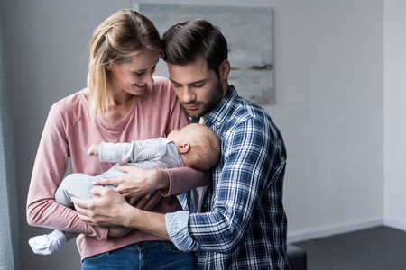 Permisos de paternidad y maternidad en España: así han evolucionado con los años