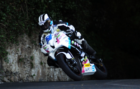 IOMTT 2012: Michael Dunlop, Michael Rutter y Ryan Farquhar finalizan un TT sin Senior