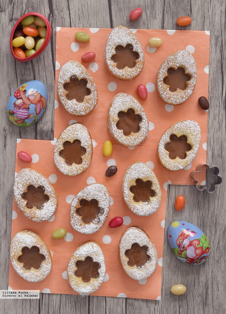 Galletas huevos de Pascua con chocolate. Receta de Semana Santa