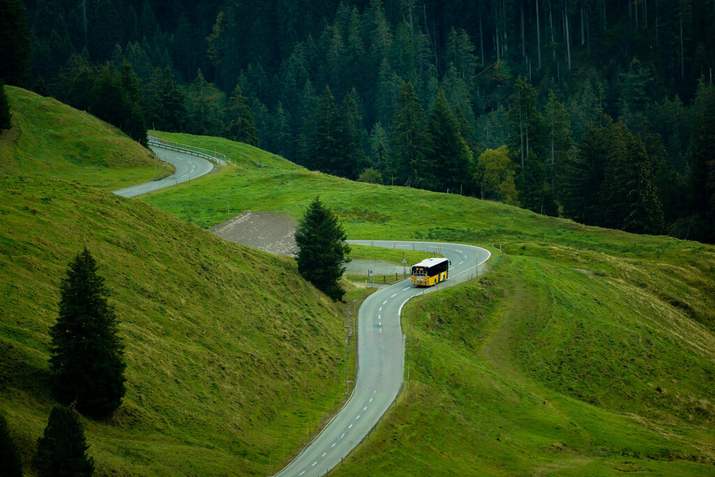 La Ribeira Sacra se está convirtiendo en una trampa letal para los autobuses turísticos. Hay curvas demasiado cerradas