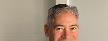 Así es la casa de Boris Izaguirre en Madrid: un piso luminoso lleno de color con dos comedores para recibir a amigos y familiares