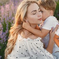 Las mujeres que tienen hijos no tienen menos que hace unas décadas. Lo que baja la natalidad es que está aumentando el porcentaje de las que no tienen ningún hijo