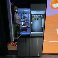 O pesadelo da casa conectada: Samsung testa transformar geladeiras em outdoors exibindo anúncios — e não há como desativar