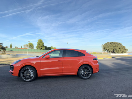 Probamos el Porsche Cayenne Coupé Turbo: un SUV de 550 CV con un comportamiento adictivo y un sonido que enamora