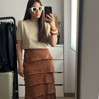 Cinco faldas midi de nueva colección en Zara ideales para vestir bien este otoño cuando no sabes que ponerte