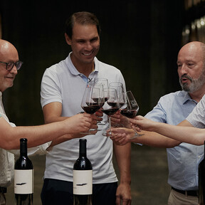 Rafa Nadal, de la tierra batida a la tierra de Jumilla: el tenista mallorquín se alía con una bodega murciana para lanzar su primer vino 