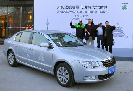Škoda saca pecho una vez más con miniconsumos: 4,5 l/100 km con un Superb ¡gasolina!