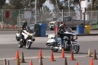 Duelo en la pista de conos, Victory Commander I vs. BMW R1200RT