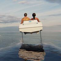 Las motos de agua ya también son eléctricas: este hidrodeslizador parece una barca y tiene 35 km de autonomía