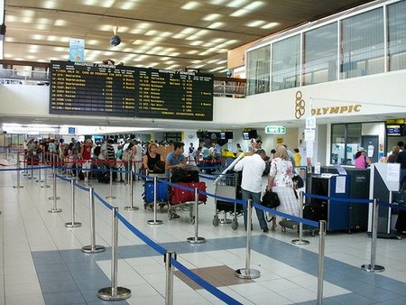 ¿Te cobran por las maletas en los aviones? Reclama, es ilegal