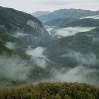 Un desarrollador se perdió 40 días en la montaña a propósito, grabó toda su supervivencia y la ha convertido en videojuego 