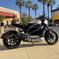 Las nuevas ayudas para comprar motos eléctricas restarán hasta el 15 % del IRPF, pero hay letra pequeña