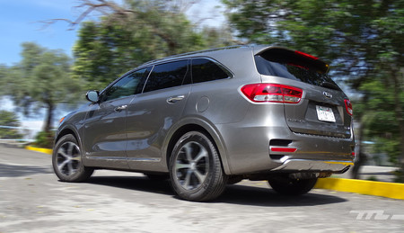 KIA Sorento SXL V6, nos pusimos al volante de este SUV con carácter premium y obtuvimos una agradable sorpresa