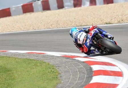 Superbikes Alemania 2010: Max Biaggi se lleva la Pole y avisa para mañana
