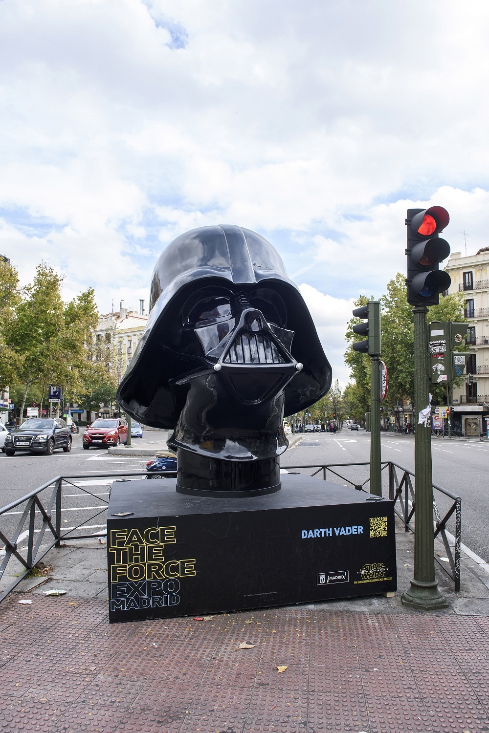 Foto de Los cascos gigantes de Stars Wars de Madrid (8/12)