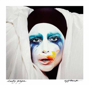 Lady Gaga nos pide un aplauso para su vuelta con ARTPOP 